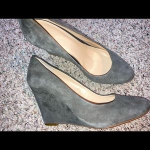 Banana Republic Gray Suede Wedges / Pumps - Sz 10